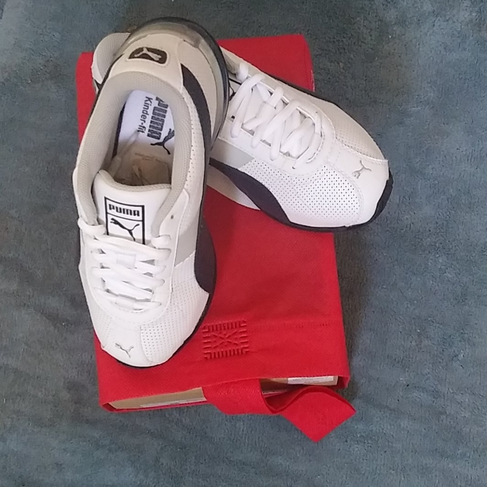BNWT Pumas kinder-fit